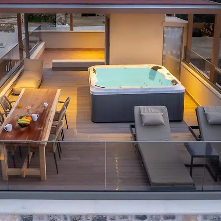 Villa Nicole - Private Pool & Rooftop Jacuzzi