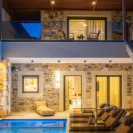 Nicole - Private Pool & Rooftop Jacuzzi Villa