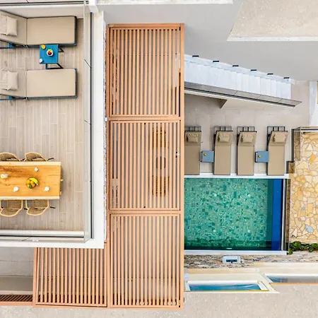 Nicole - Private Pool & Rooftop Jacuzzi