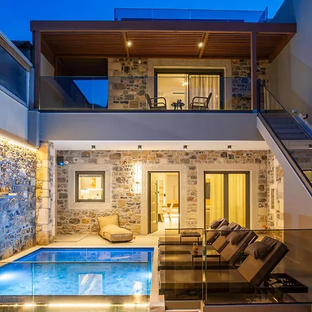 Nicole - Private Pool & Rooftop Jacuzzi Villa
