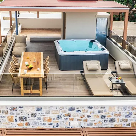 Villa Nicole - Private Pool & Rooftop Jacuzzi Hersonissos (Crete)